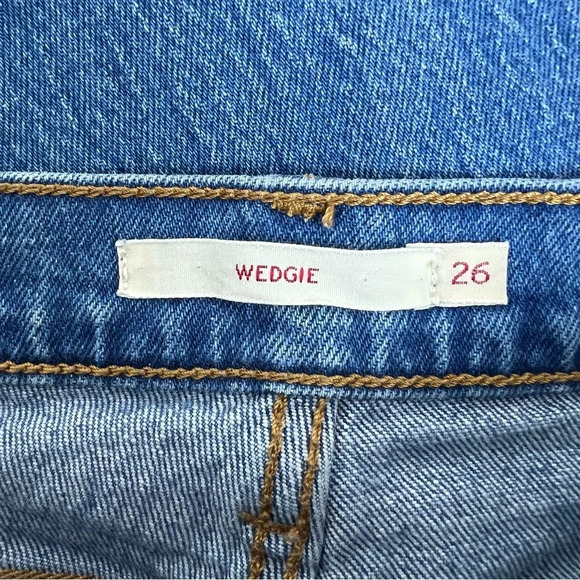 Levi's Wedgie Distressed Knee High Rise Jeans Size 26 - Picture 7 of 8